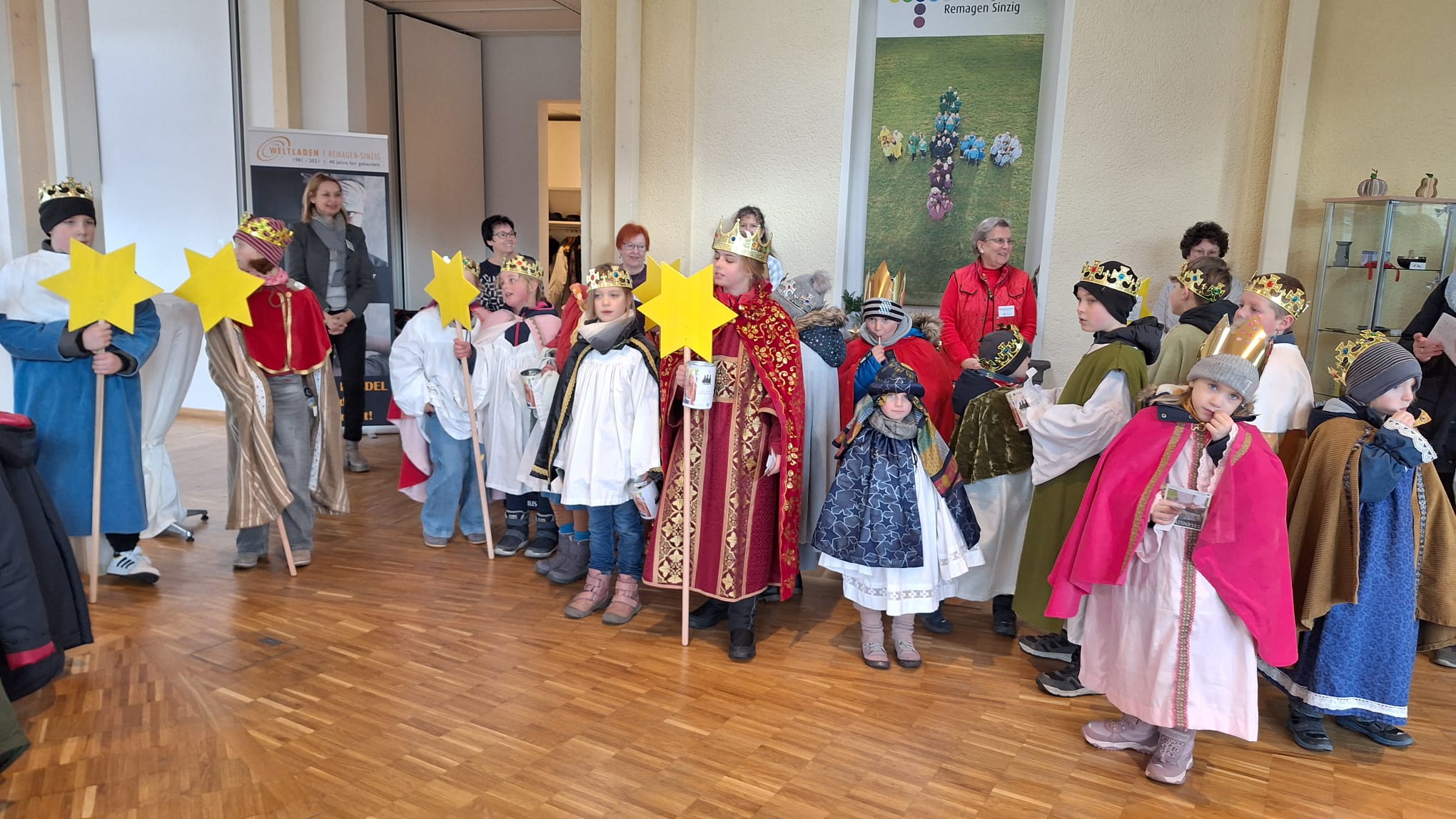 Gruppe von Sternsingern im Stadtgebiet Remagen